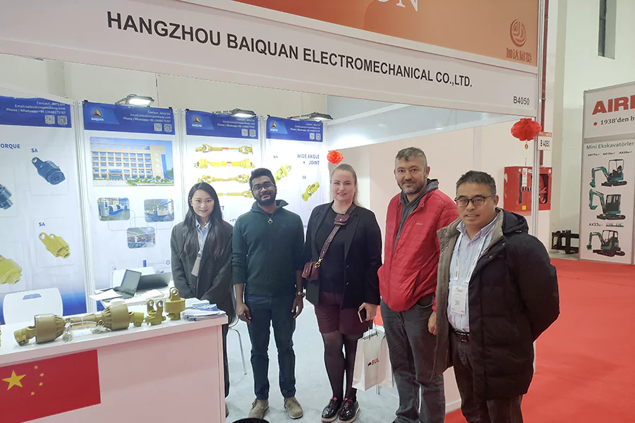 We took a photo with the customer on AGROEXPO2025