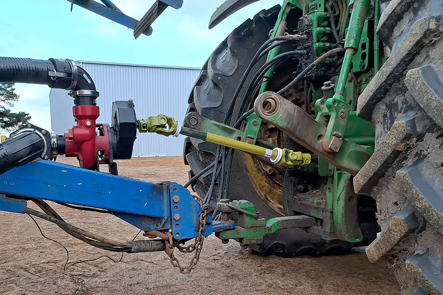 The picture shows that a PTO shaft is directly connected between the tractor and the machinery.